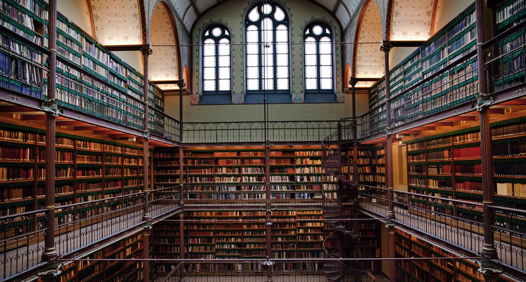 Amazing bookstores in The Netherlands: Library Rijksmuseum Amsterdam (photo by Frank van Beek Fotografie) | Your Dutch Guide