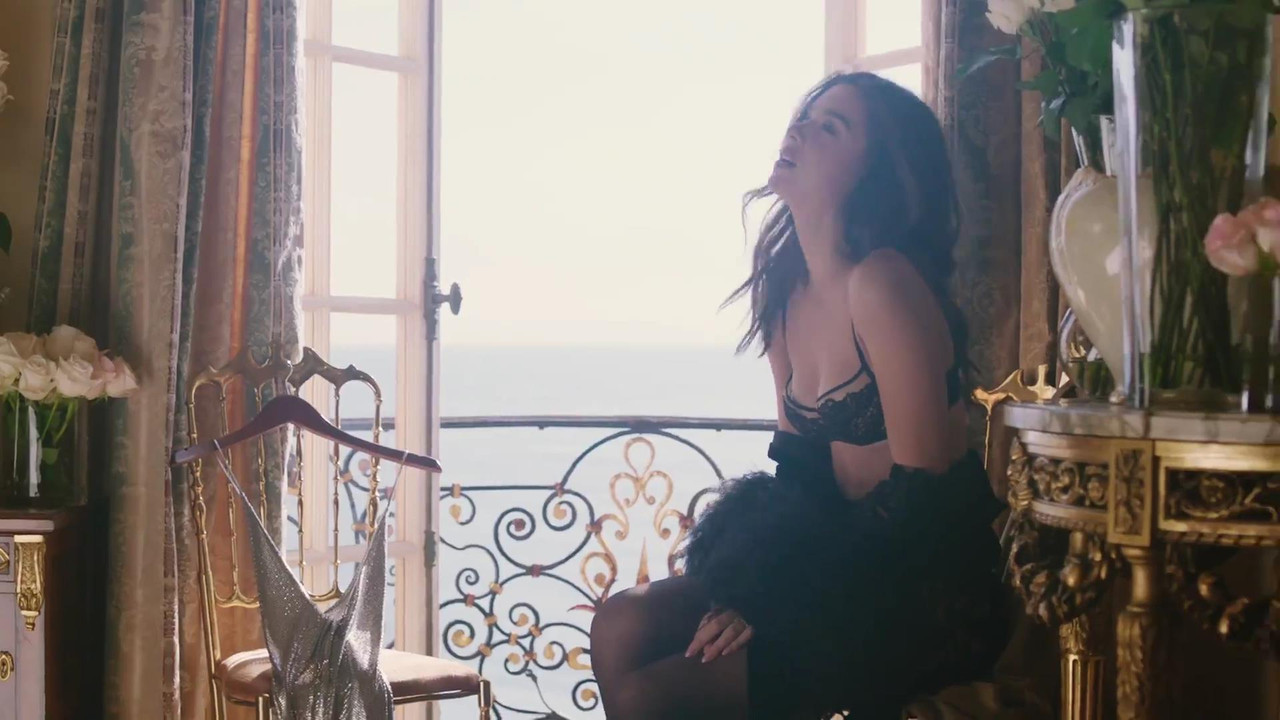 Hailee-_Steinfeld-_Blood_Pop_-_Capital-_Letters_23