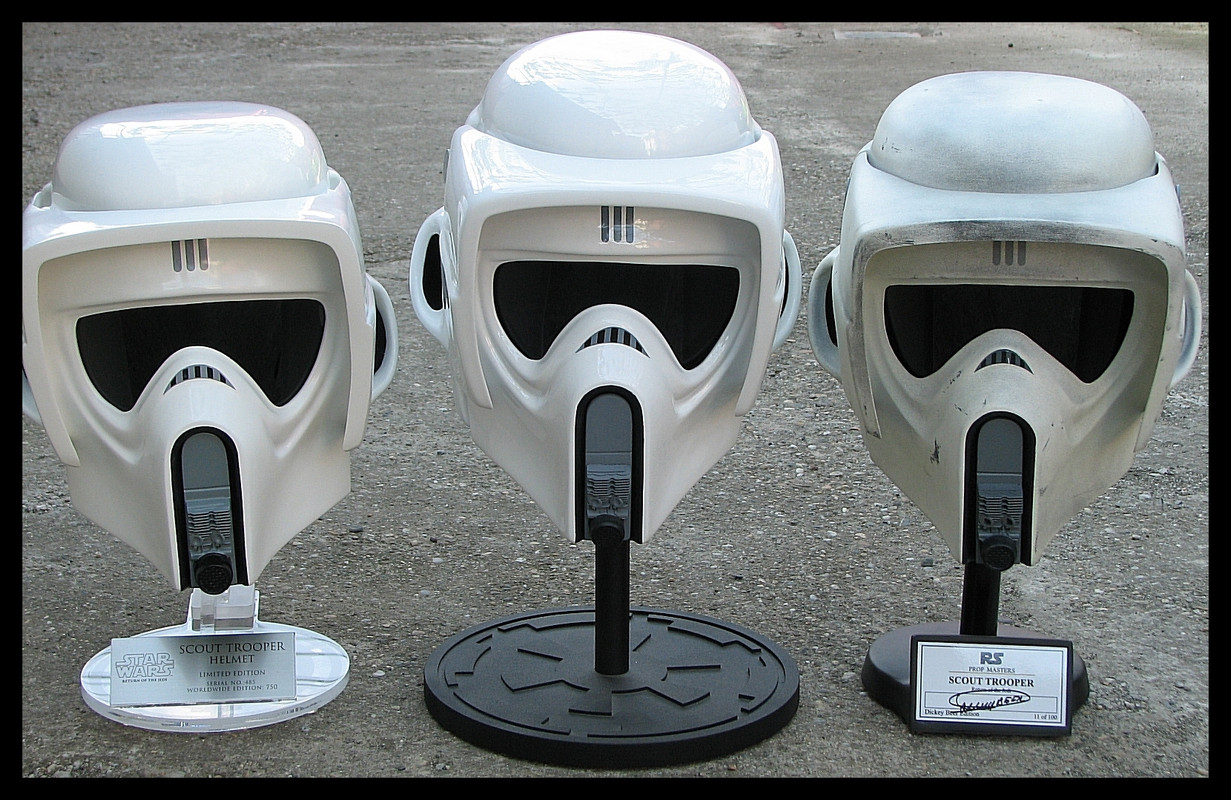 Comparison_EFX_LW_RS_Scout_Trooper_Helmet_02.jpg