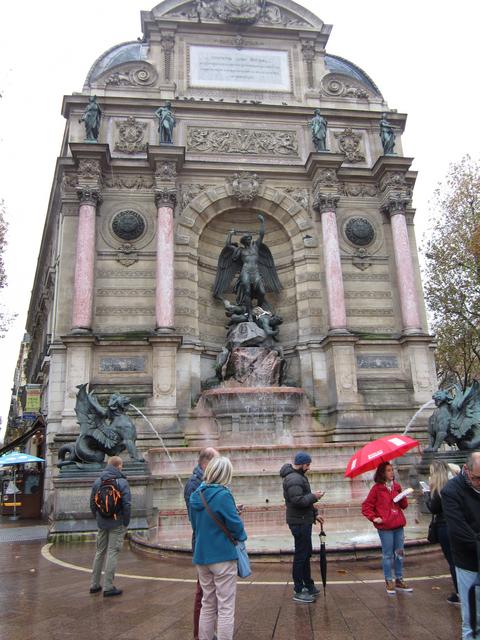 4 días descubriendo la impresionante ciudad de París - Blogs de Francia - Free tour+Invalidos+Galerías Lafayette (2)