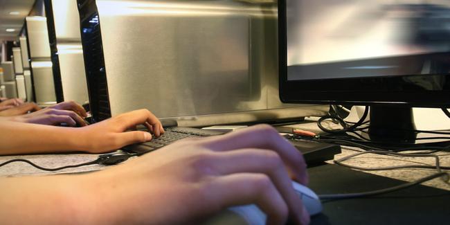 Ders Saatlerinde Öğrenciler İnternet Kafelere Alınmayacak