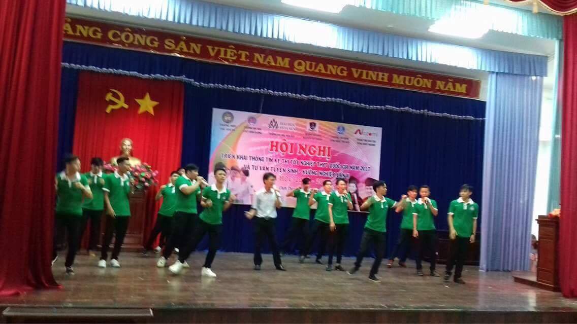 Sức trẻ của nhóm tình nguyện trường THPT Chu Văn An