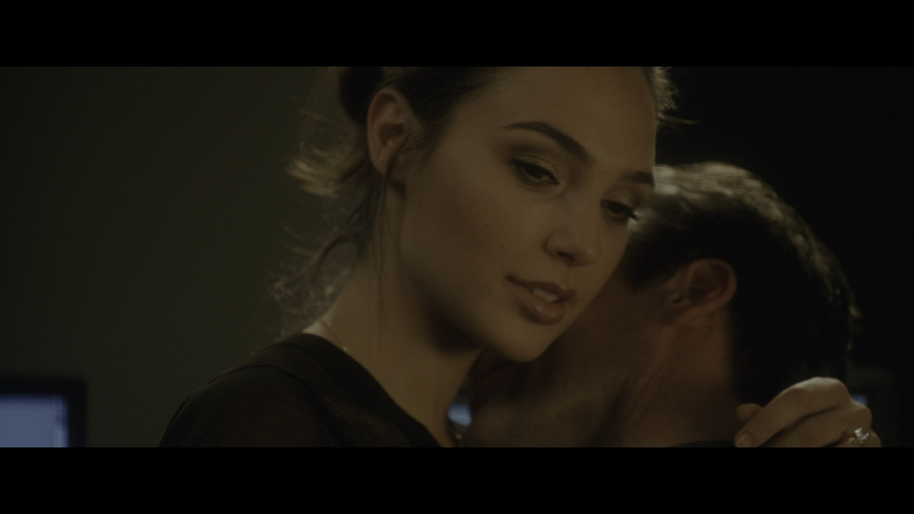 gal-gadot-keeping-up-with-the-joneses-uhd-caps-87