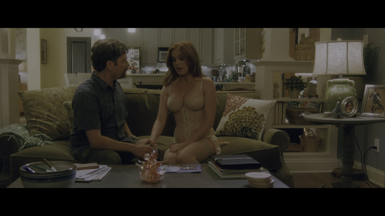 isla-fisher-keeping-up-with-the-joneses-4k-caps-8