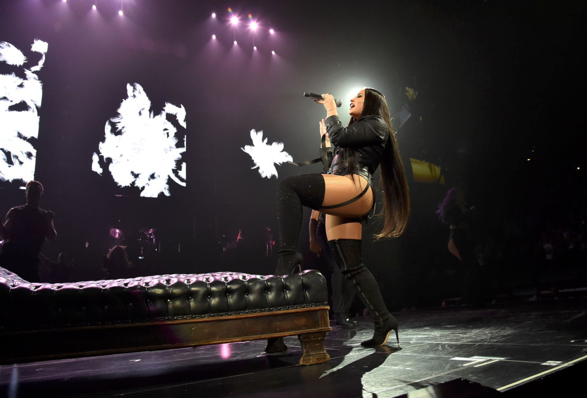 demi lovato Upskirt Demi Lovato Upskirt – “Tell Me You Love Me Tour” in San Diego | UpskirtSTARS