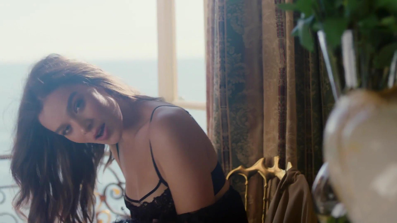 Hailee-_Steinfeld-_Blood_Pop_-_Capital-_Letters_26