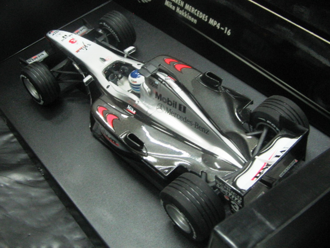 ミニチャンプス McLaren MP4-16 1/18 2001 Minichamps 1:18 McLaren Mercedes MP4-16 David Coulthard
