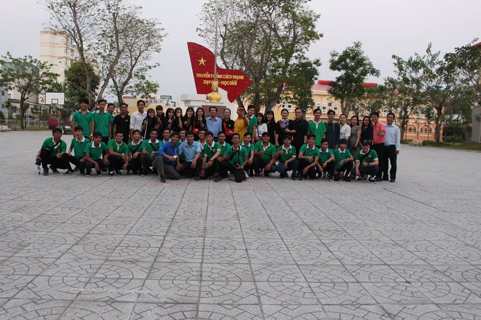 Nhà trường giao lưu với trường THPT Nguyễn Đình Chiểu tỉnh Tiền Giang
