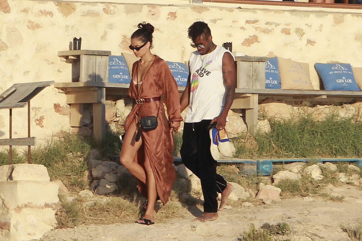 shanina-shaik-at-the-beach-in-spain-72518-10