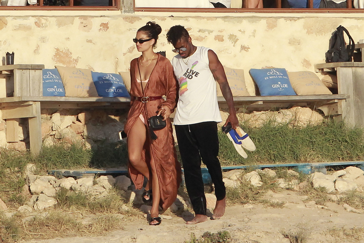 shanina-shaik-at-the-beach-in-spain-72518-9
