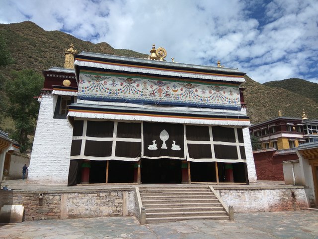 Monasterio Labrang II - Keira en China (6)