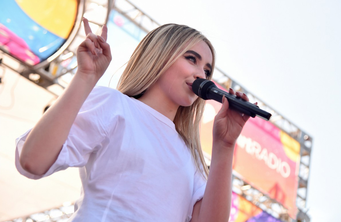 sabrina-carpenter-debuts-almost-love-at-wango-tango-11