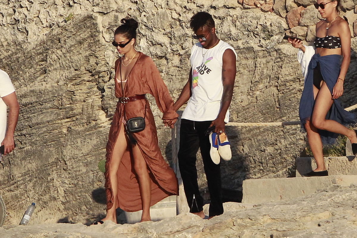shanina-shaik-at-the-beach-in-spain-72518-15