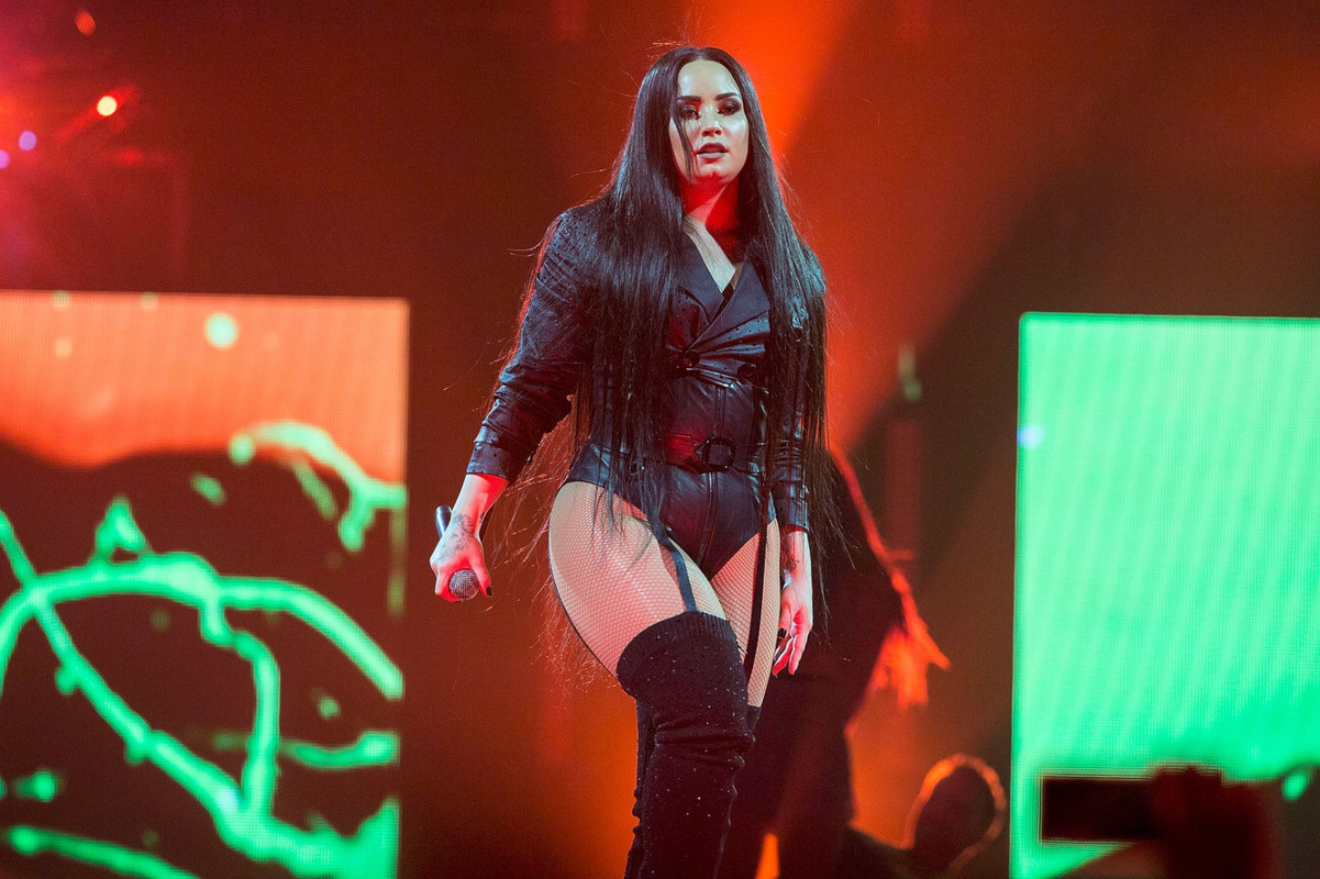 demi lovato Upskirt 