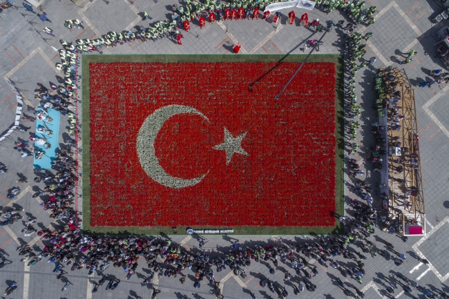 168 Bin Lale İle Oluşturulan Türk Bayrağı Dünya Rekoru Kırdı