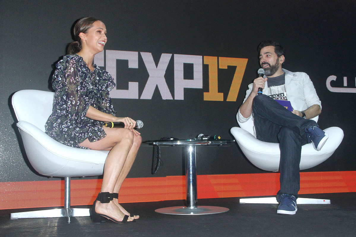 alicia-vikander-tomb-raider-press-event-comic-con-experience-sao