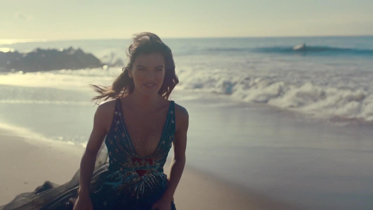 Hailee-_Steinfeld-_Blood_Pop_-_Capital-_Letters_8