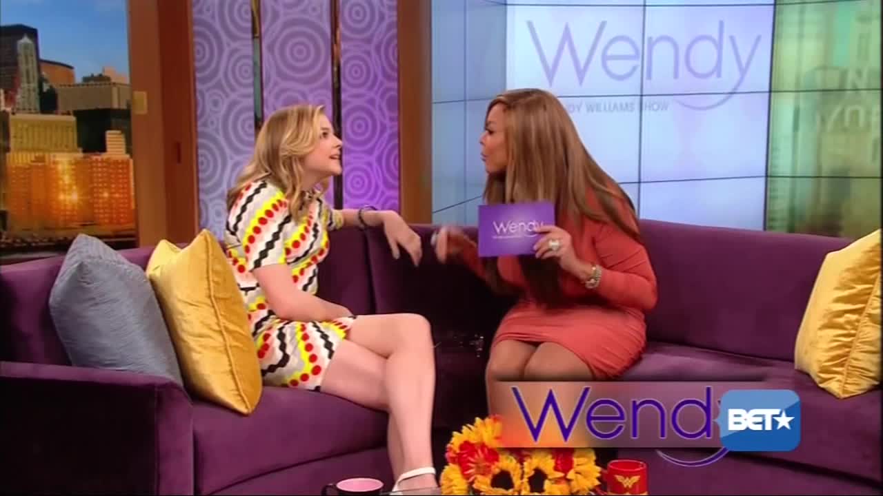 chloe-moretz-leggy-panties-flash-wendy-williams-1