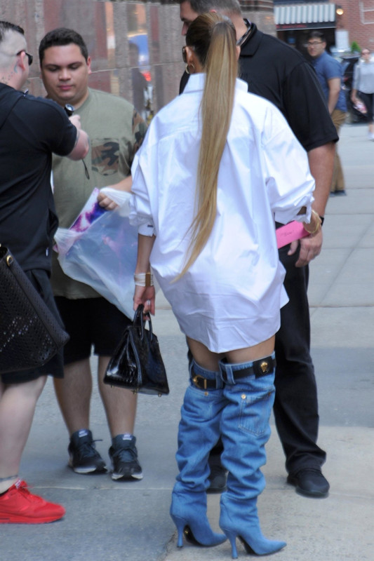 Jennifer-_Lopez-_Sexy-_Boots-in-_NYC-8