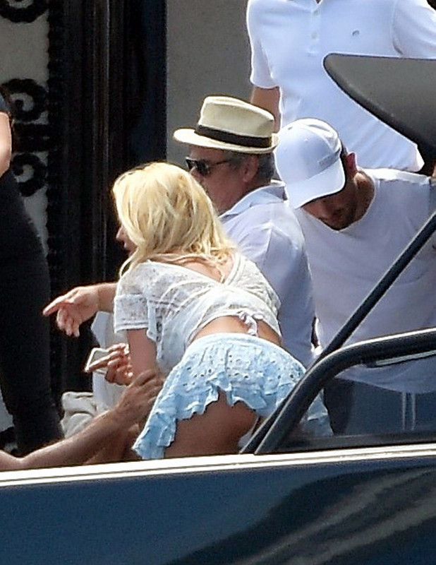 Victoria-_Silvstedt-_Upskirt-_The_Fappening_Blog.com-12