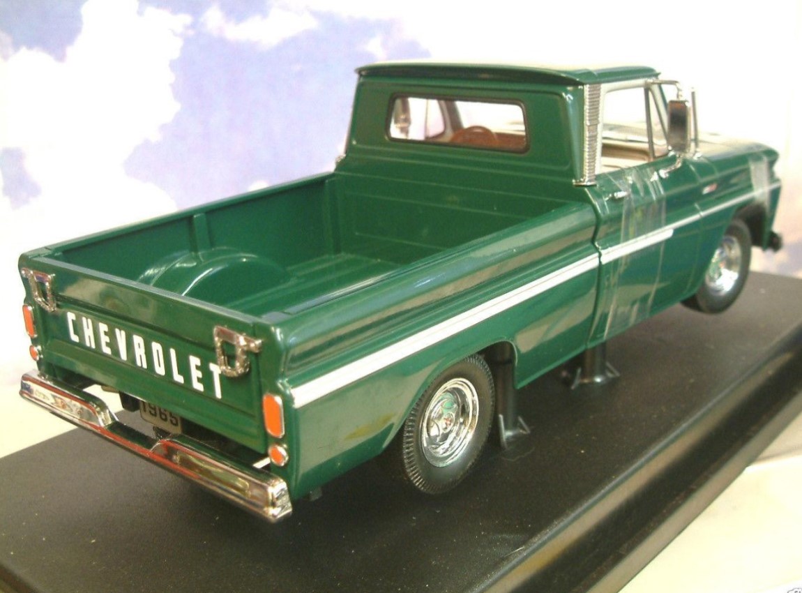 Wow Extremely Rare Chevrolet C10 Pickup Truck 1965 Green 1:18 Sun Star 