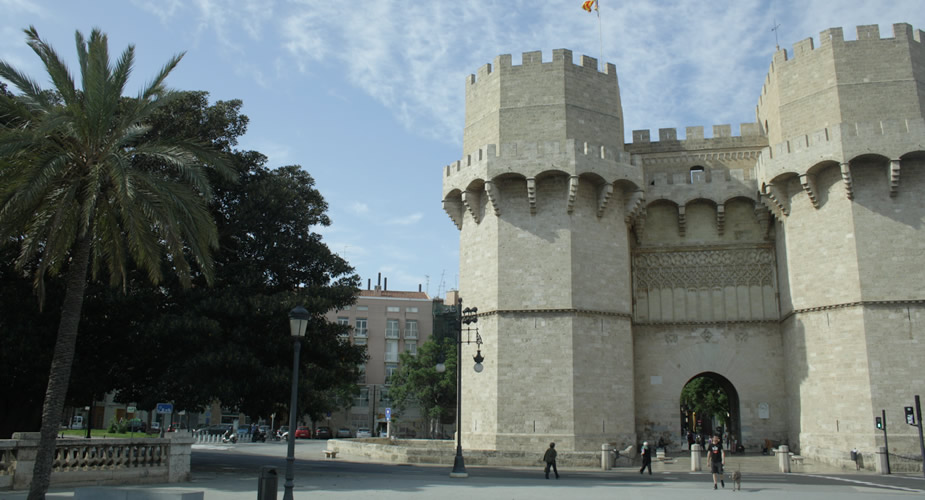 Barrio del Carmen, Valencia: Torre de Serranos | Mooistestedentrips.nl