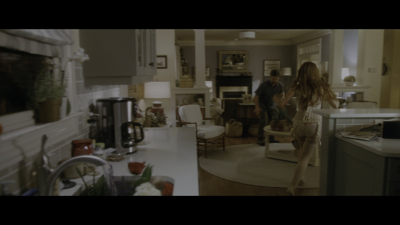 isla-fisher-keeping-up-with-the-joneses-4k-caps-17