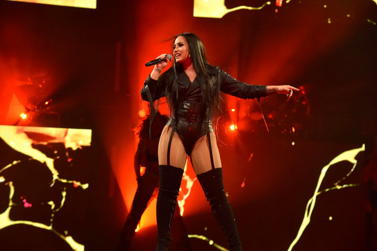 demi lovato Upskirt Demi Lovato Upskirt – “Tell Me You Love Me Tour” in San Diego | UpskirtSTARS