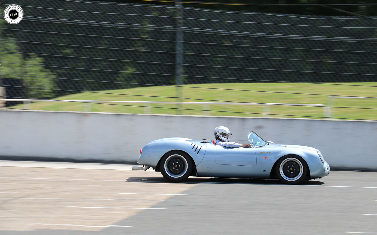 Porsche-550-spyder-replica-stands.jpg