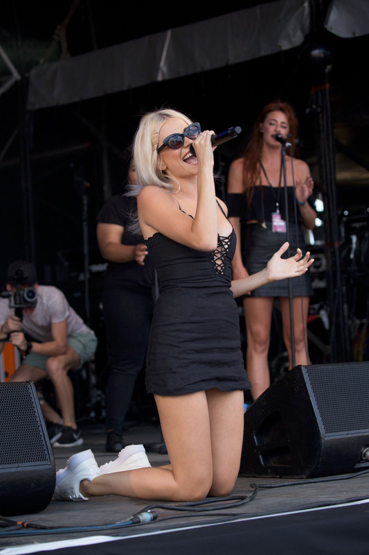Pixie-_Lott-_Sexy-_Black-_Dress-30