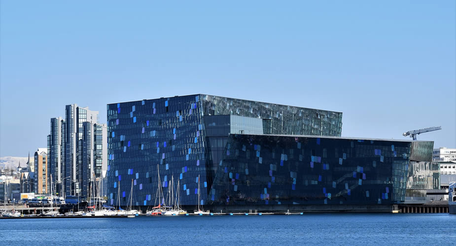 Top 10 bezienswaardigheden in Reykjavik: operagebouw Harpa | Mooistestedentrips.nl