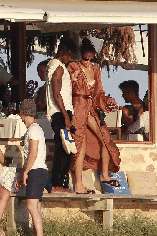shanina-shaik-at-the-beach-in-spain-72518