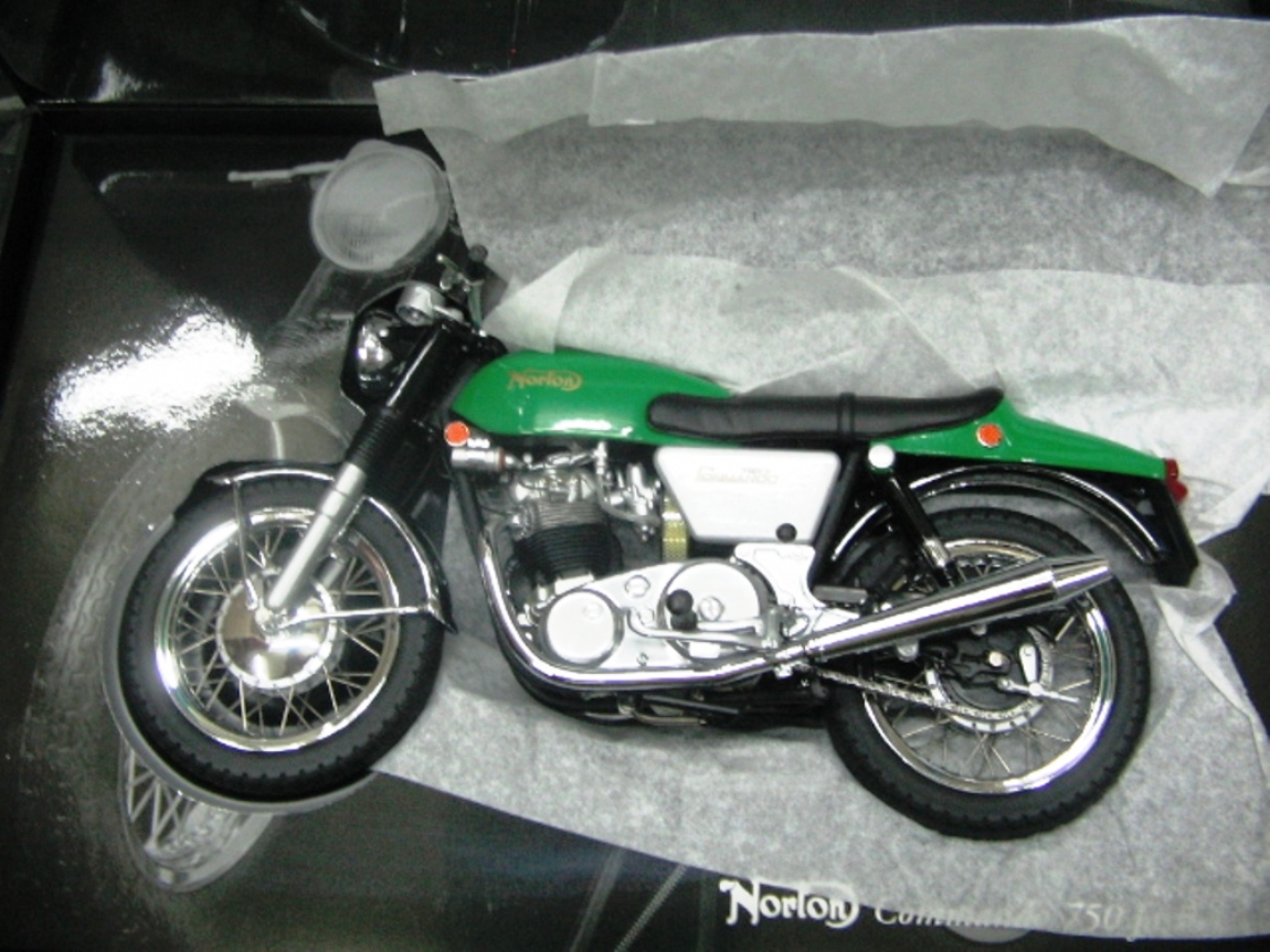 WOW EXTREMELY RARE Norton Commando 750 Fastback 1968 Green