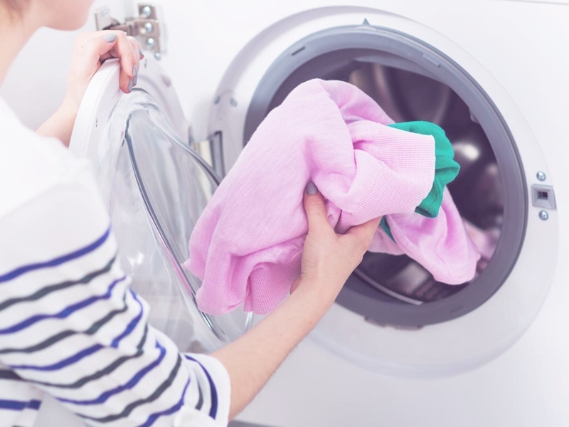 Πλύνετε σωστά τα ρούχα σας