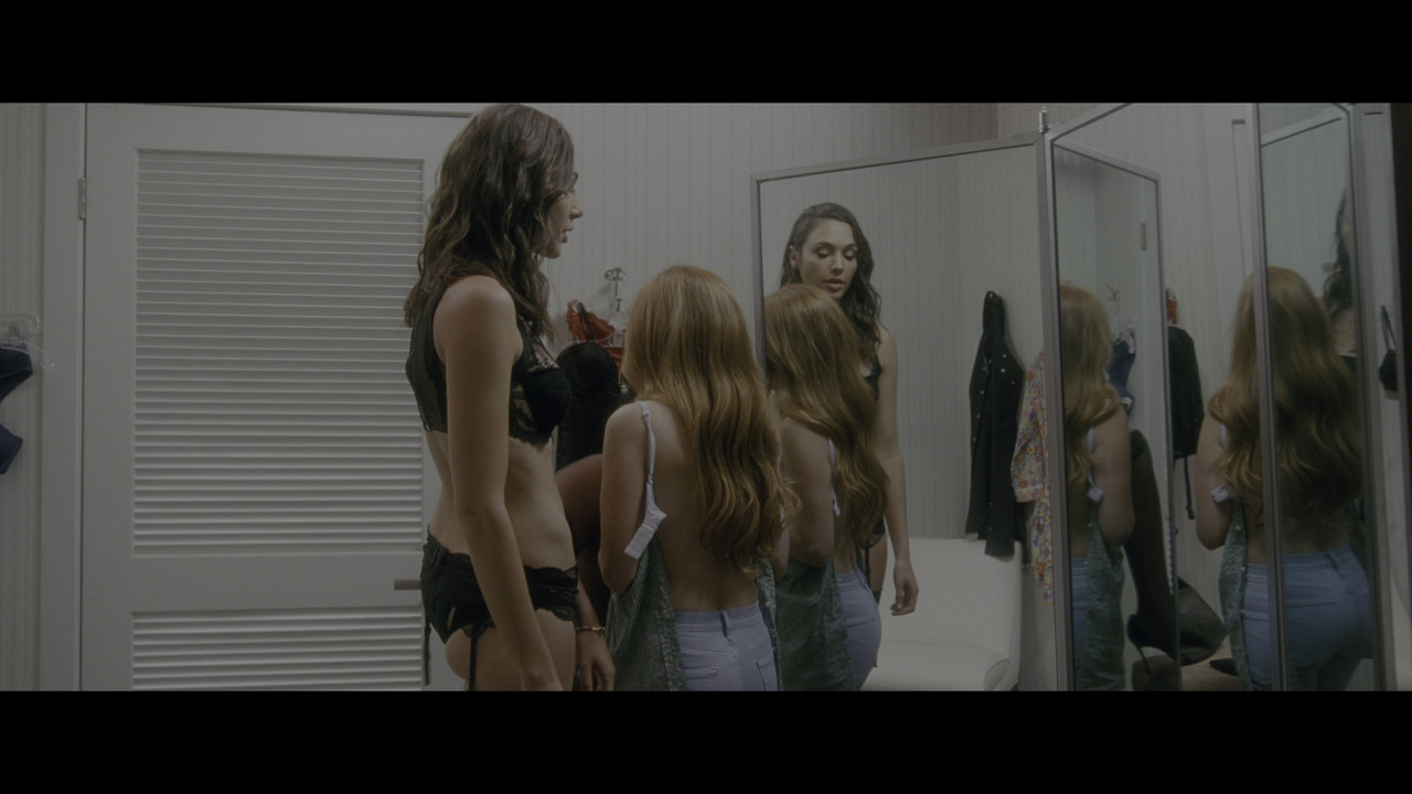 gal-gadot-keeping-up-with-the-joneses-uhd-caps-23