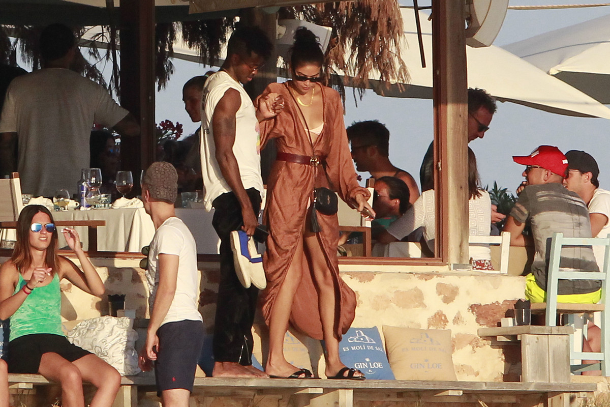 shanina-shaik-at-the-beach-in-spain-72518-1