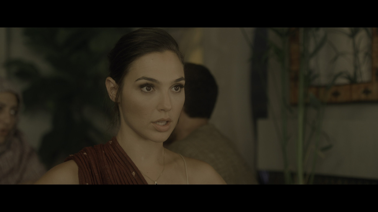 gal-gadot-keeping-up-with-the-joneses-uhd-caps-127